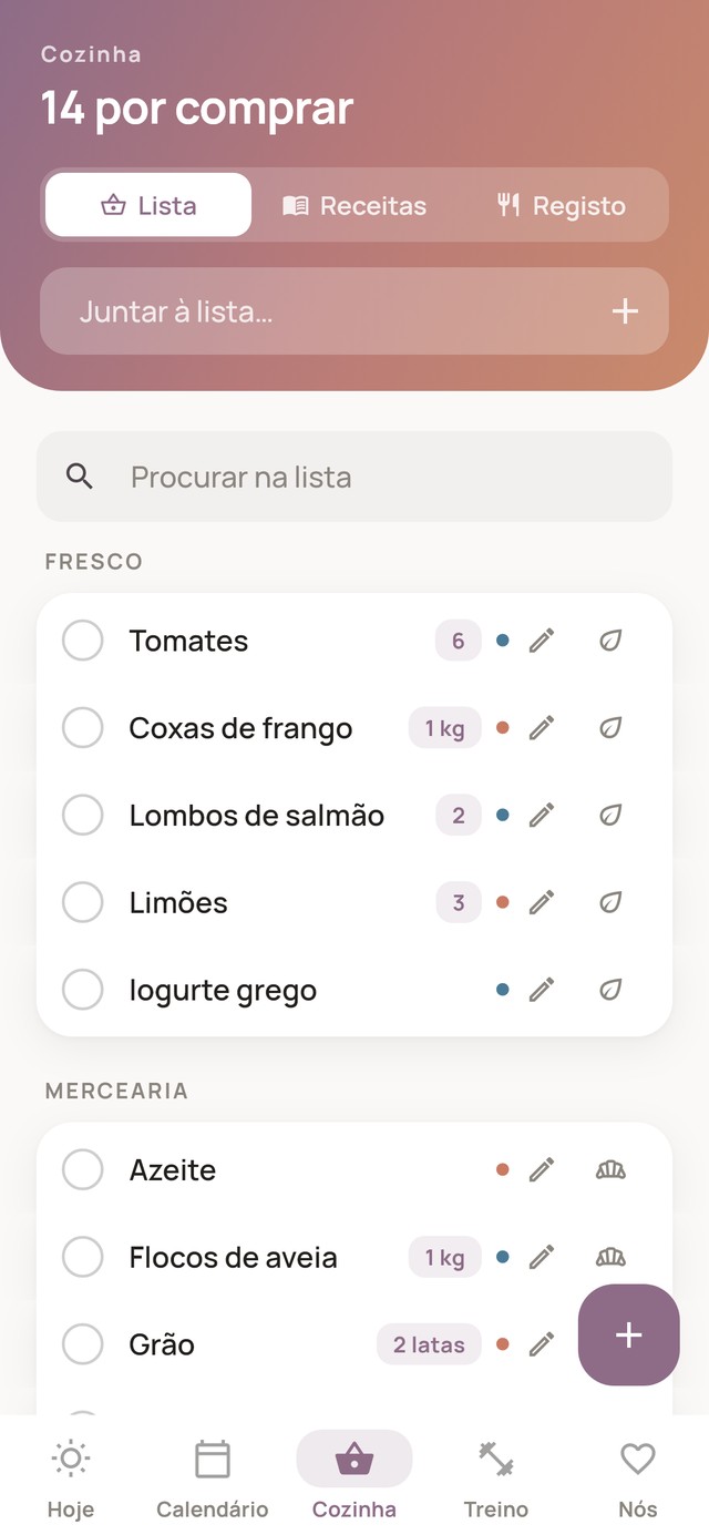 Lista de compras partilhada organizada em secções Frescos e Despensa, com quantidades ao lado de cada item